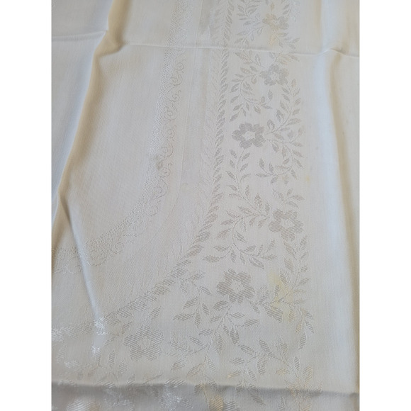 Vtg White Floral Metallic Home Dining Tablecloth & Napkins 60"x45" & 10.5"x11" - Picture 4 of 15